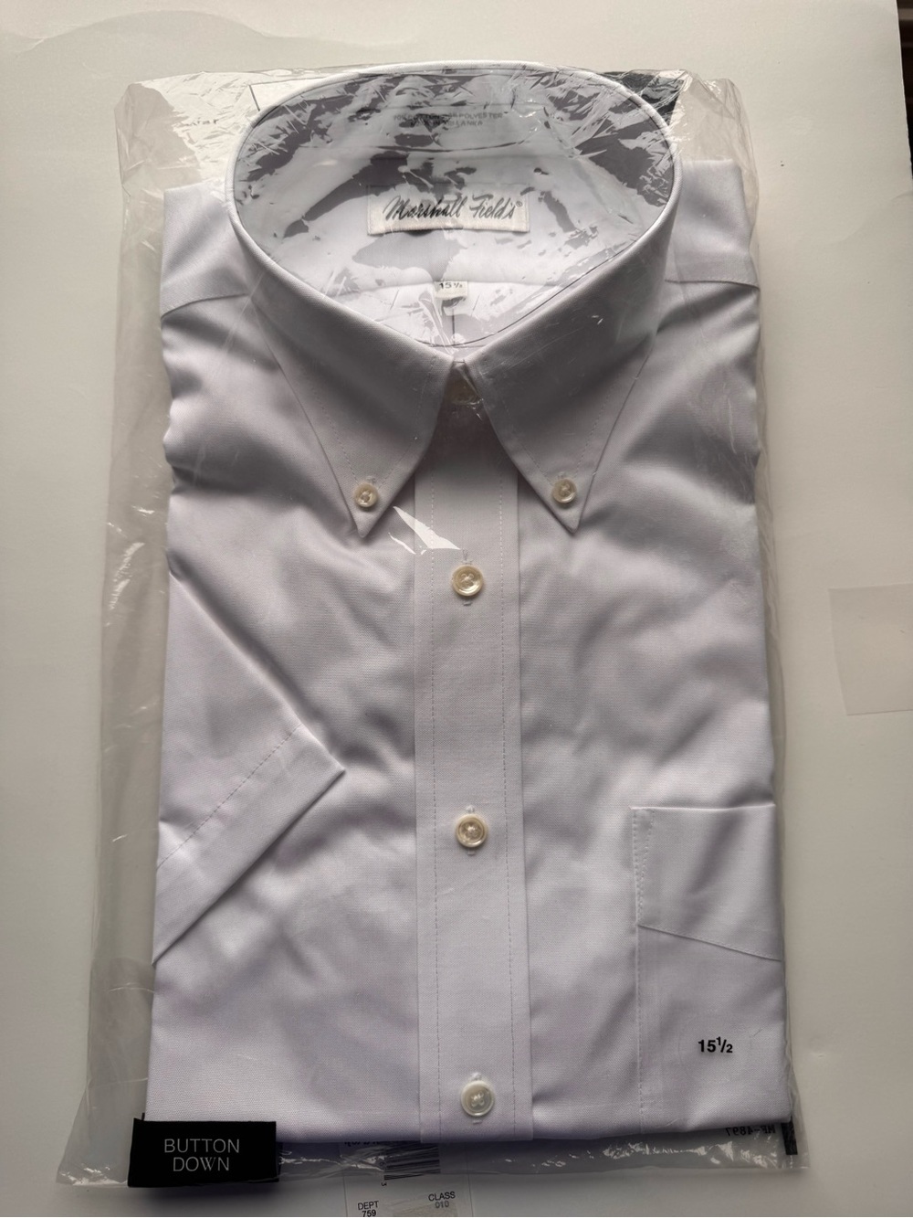 Marshall Field’s medium Men's White Button-Down Shirt short sleeve